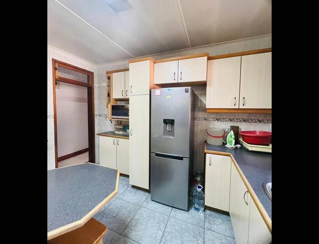 7 BEDROOM HOUSE FOR SALE IN DUFF'S ROAD
